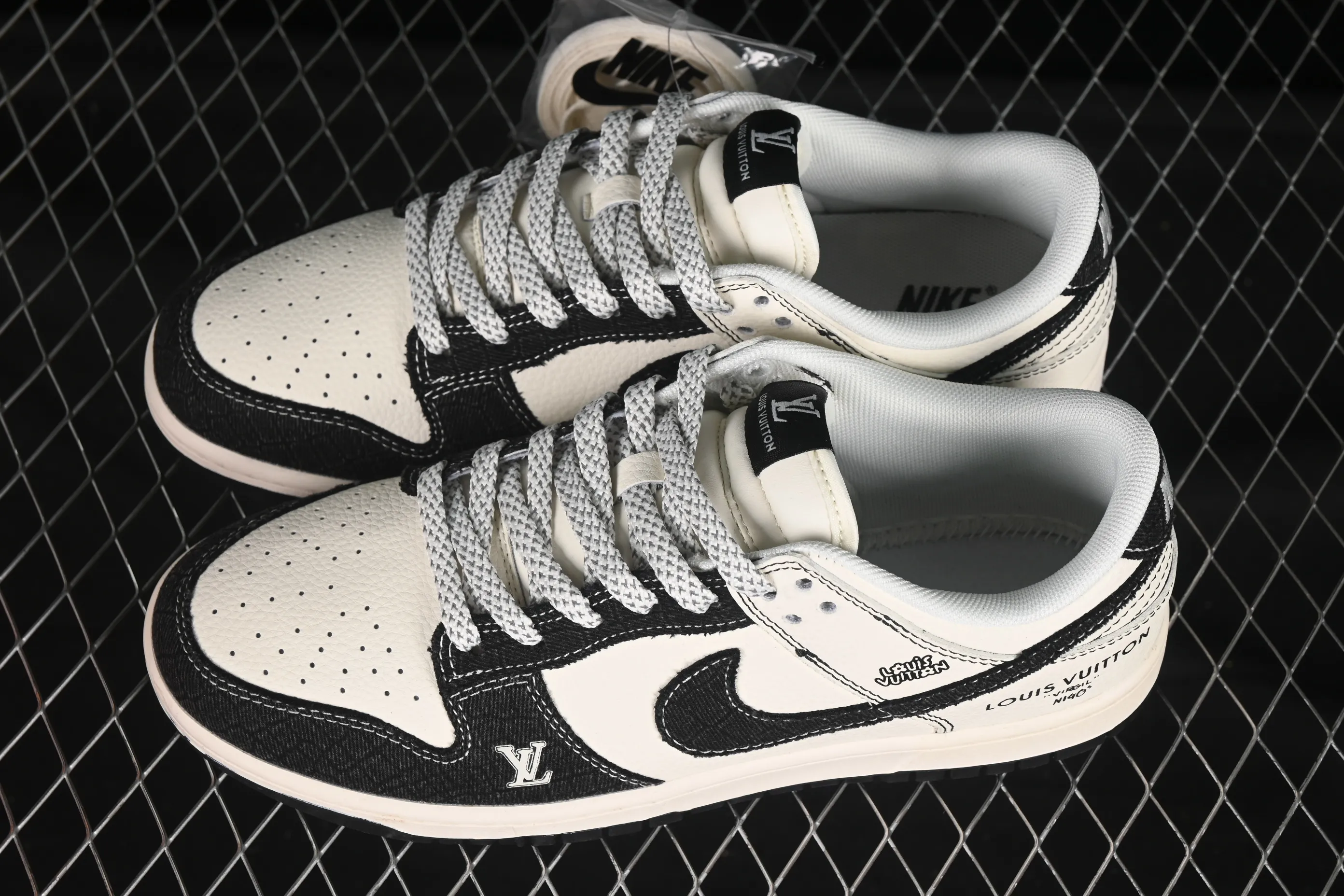 All categories Nk SB Dunk Series Nk SB Dunk Low High-end customized low-top sneakers Nike SB Dunk Low LV series Denim black hook Anniversary high-end customized low-top casual sneakers FC1688-223